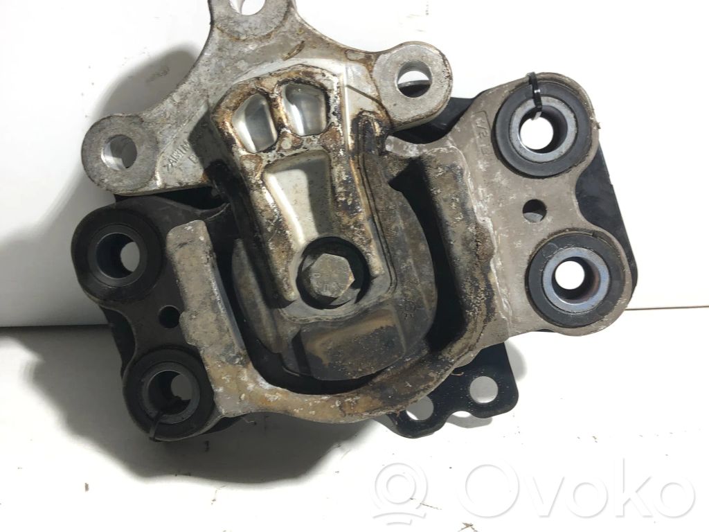 Volvo S60 Engine mount bracket 