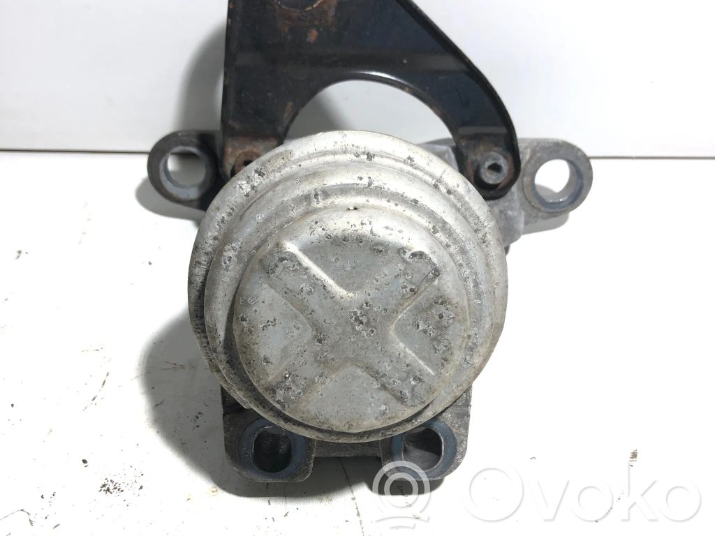 Volvo S60 Engine mount bracket 
