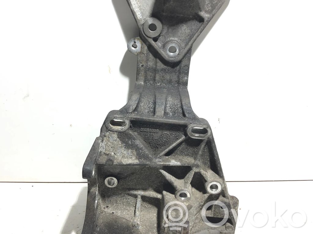 Volvo XC60 Engine mounting bracket 