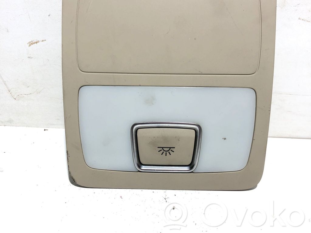 Audi Q7 4L Lampka podsufitki tylna 