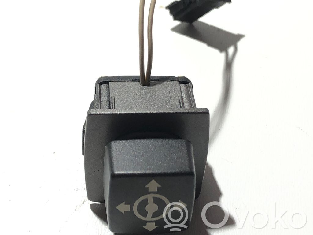 Ohjauspyörän säätökytkin   6911535,600425,03200700