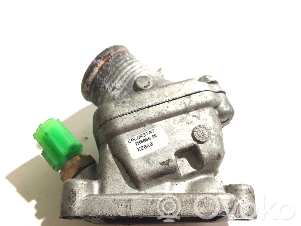 Volvo V70 Carcasa del termostato 