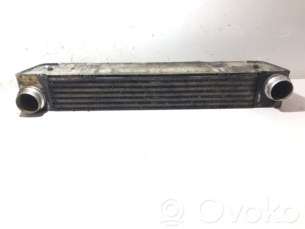 BMW 5 E60 E61 Starpdzesētāja radiators 