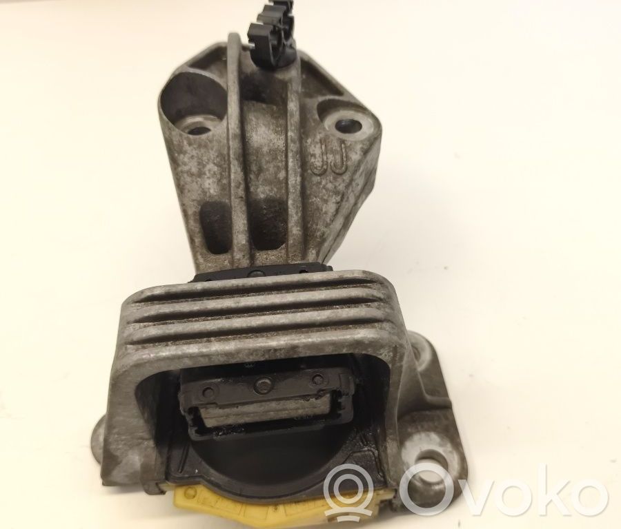 Renault Megane III Engine mount bracket 