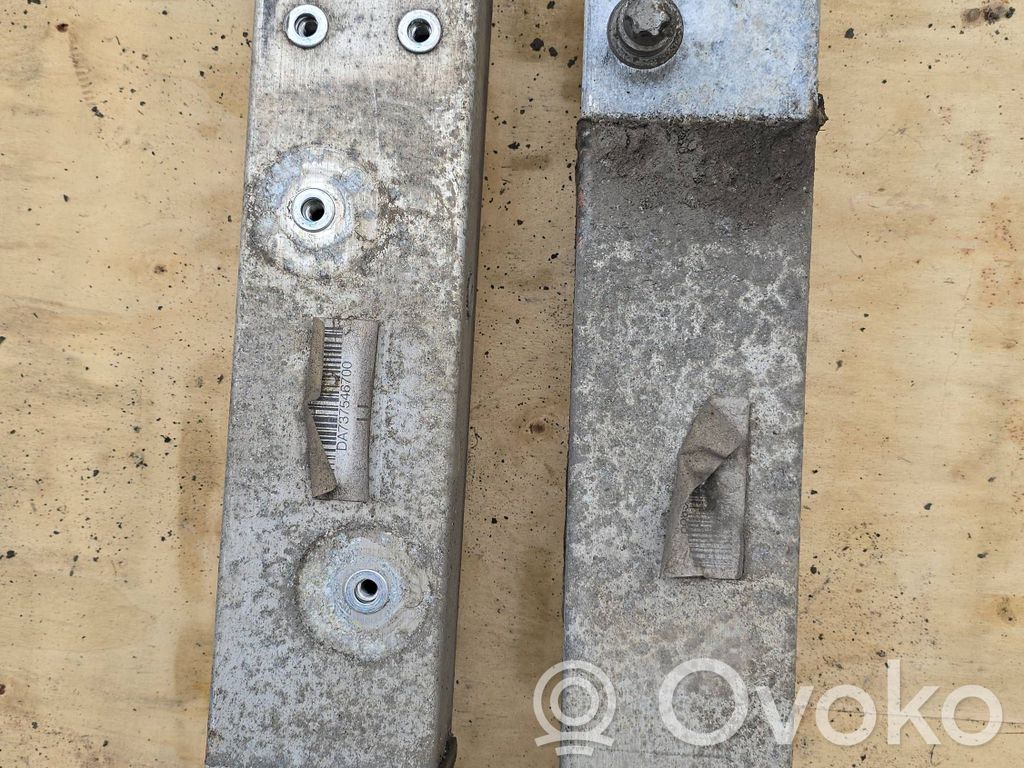 Rear bumper mounting bracket   7375467,7375468