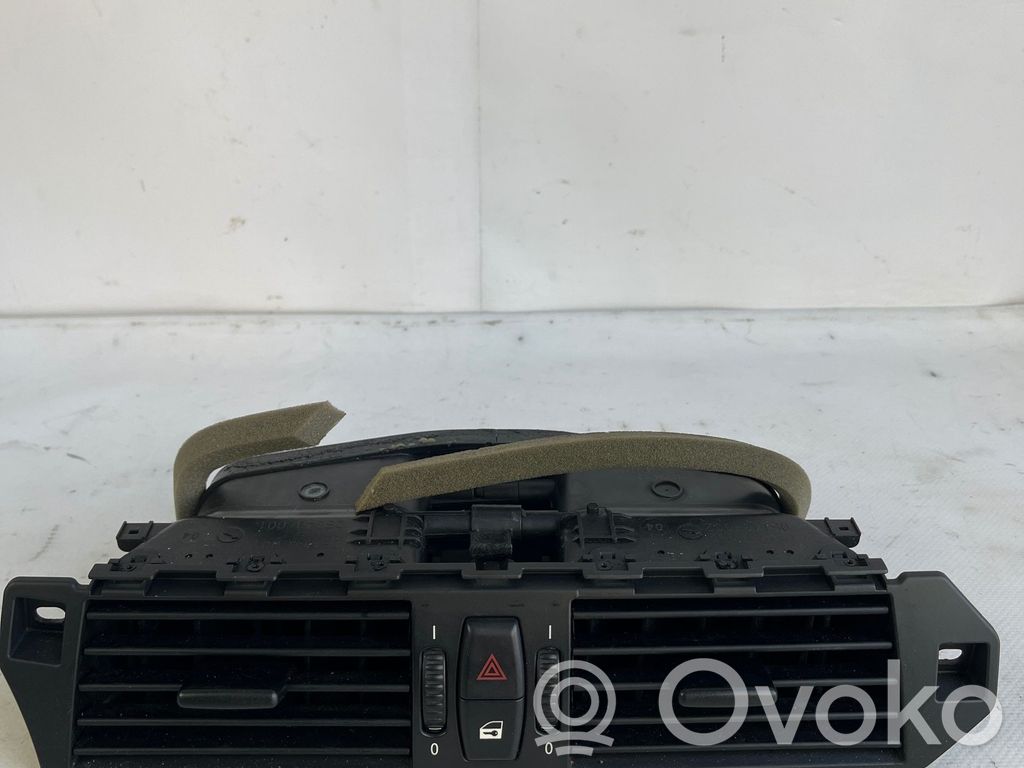 BMW 5 E60 E61 Centrālais gaisa ventilācijas režģis 
