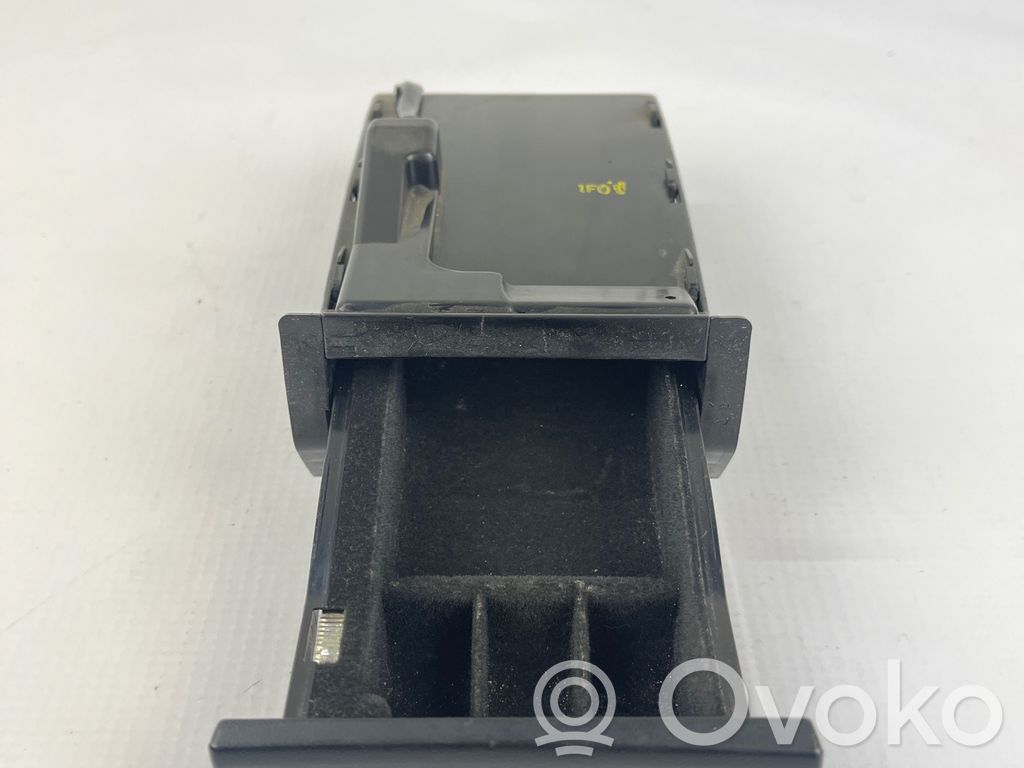 Compartimiento/consola central del panel   555B110040
