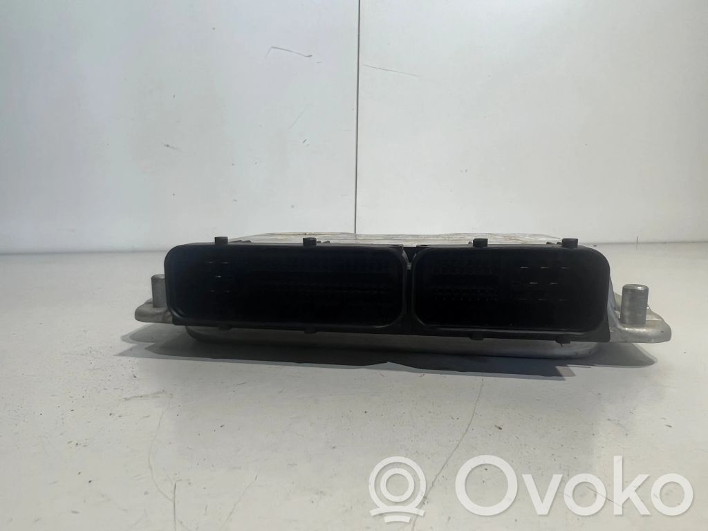 Volkswagen PASSAT B5.5 Engine control unit/module 