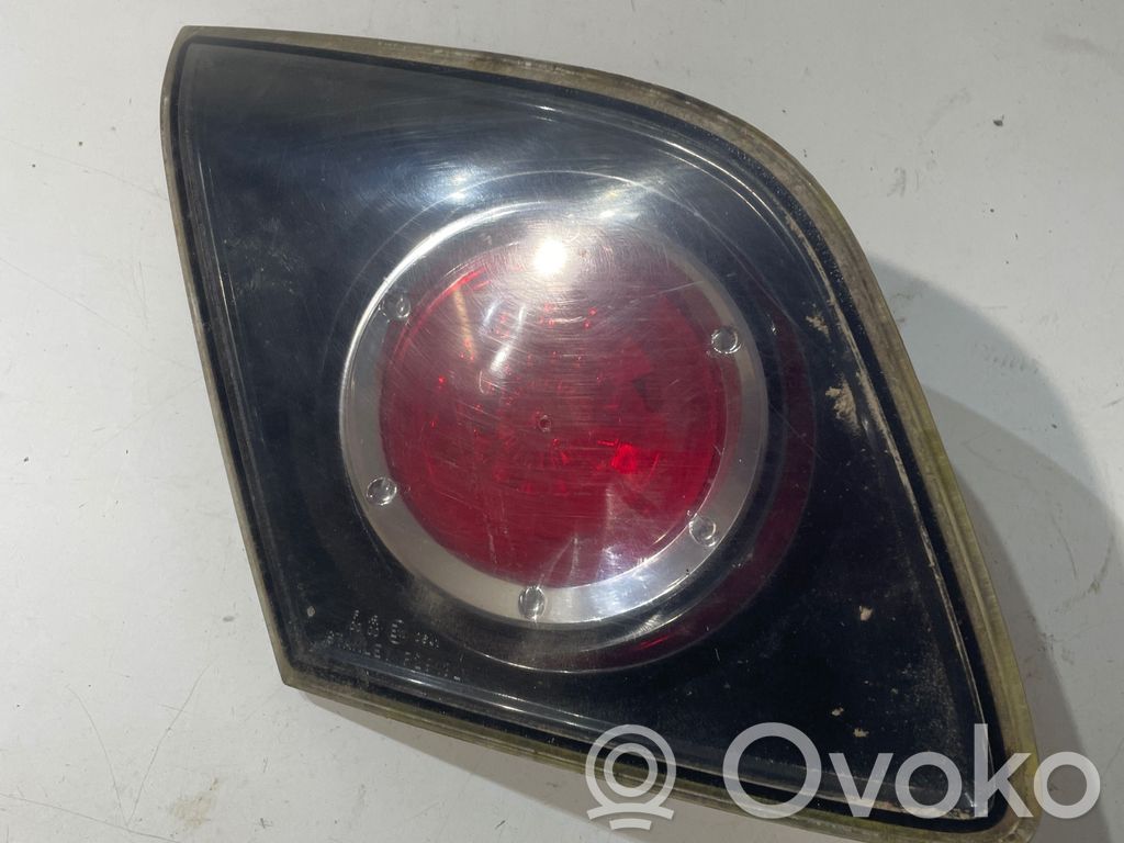 Mazda 3 I Feux arrière sur hayon 