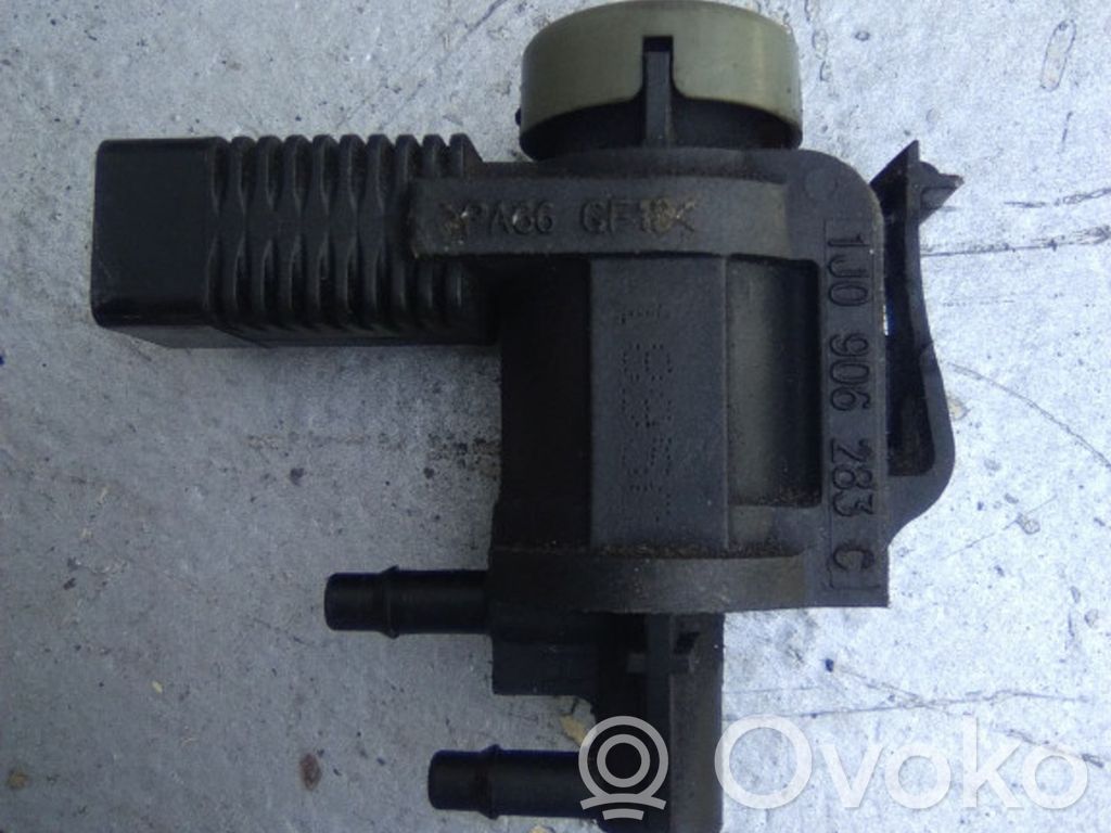 Audi A4 S4 B7 8E 8H Válvula de vacío 