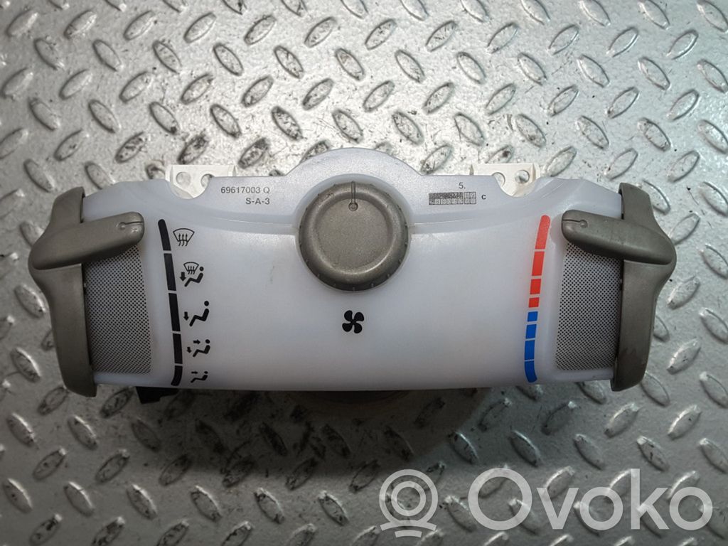 Peugeot 107 Climate control unit 