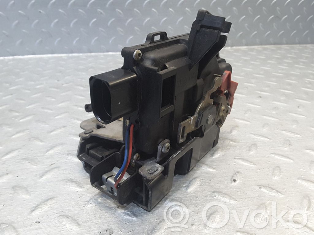Audi A2 Priekšpusē slēdzene 