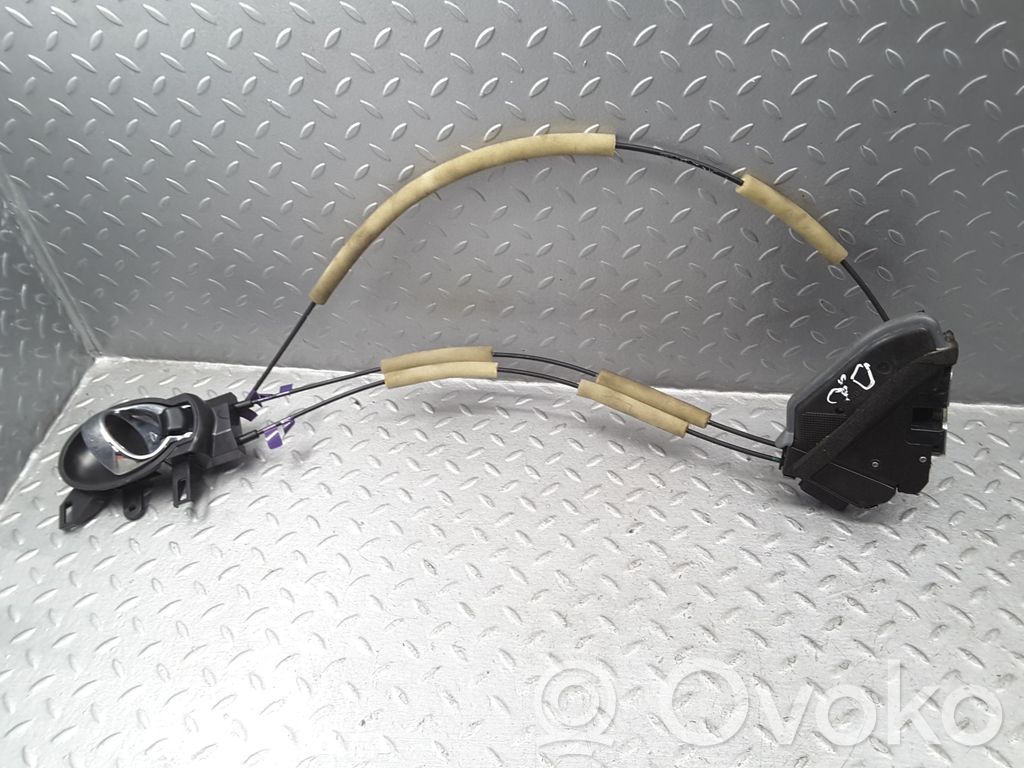 Nissan Note (E12) Priekšpusē slēdzene 