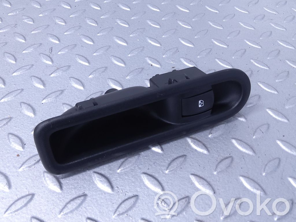 Renault Clio III Electric window control switch 