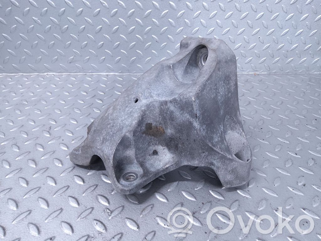 Cadillac ATS Engine mounting bracket 