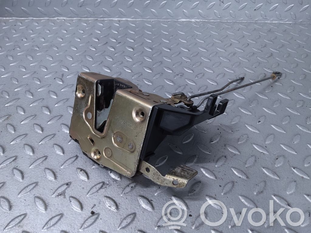 BMW 3 E30 Priekšpusē slēdzene 
