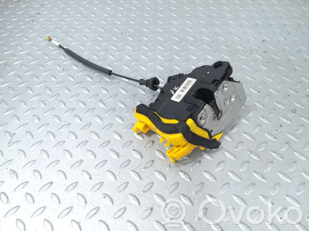 Priekšpusē slēdzene   81310A2400
