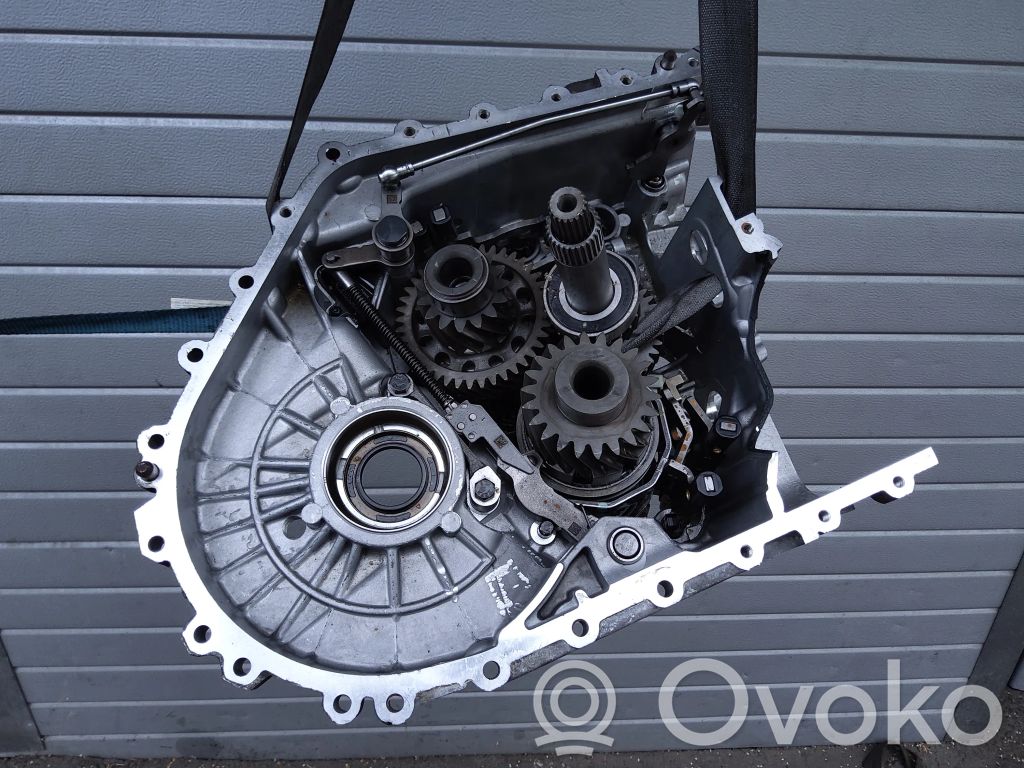 Volvo V60 Pavarų dėžės detalė 