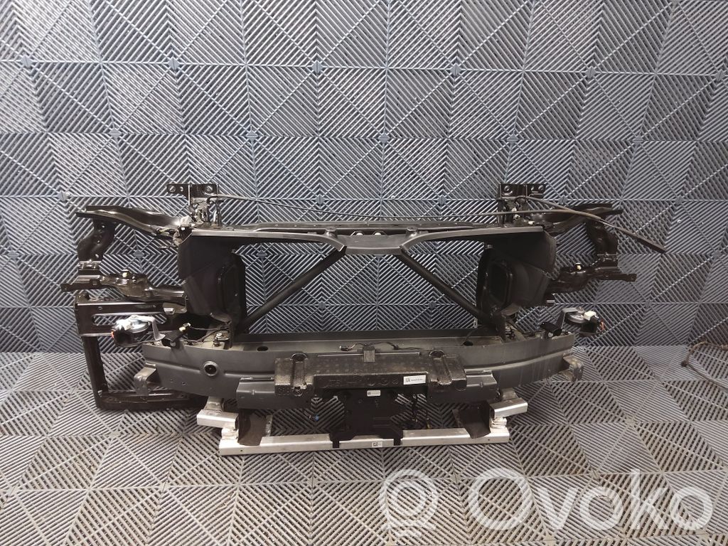 BMW XM Pas przedni 