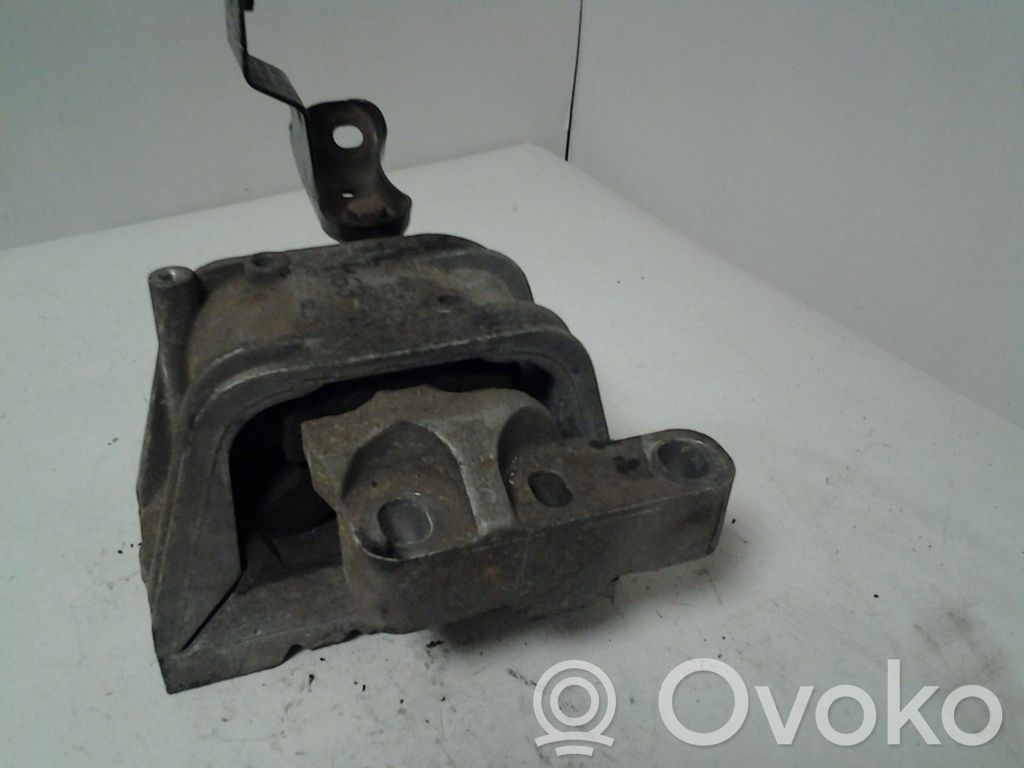 Volkswagen PASSAT B6 Engine mount bracket 