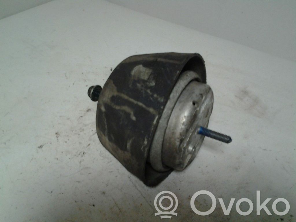 Engine mount bracket   8D0199382R,3D0199379AA
