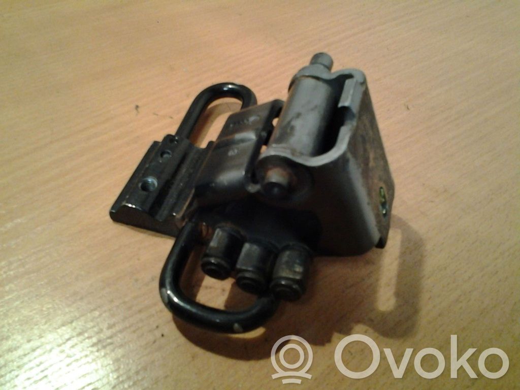 Rear door lower hinge   4E0833411
