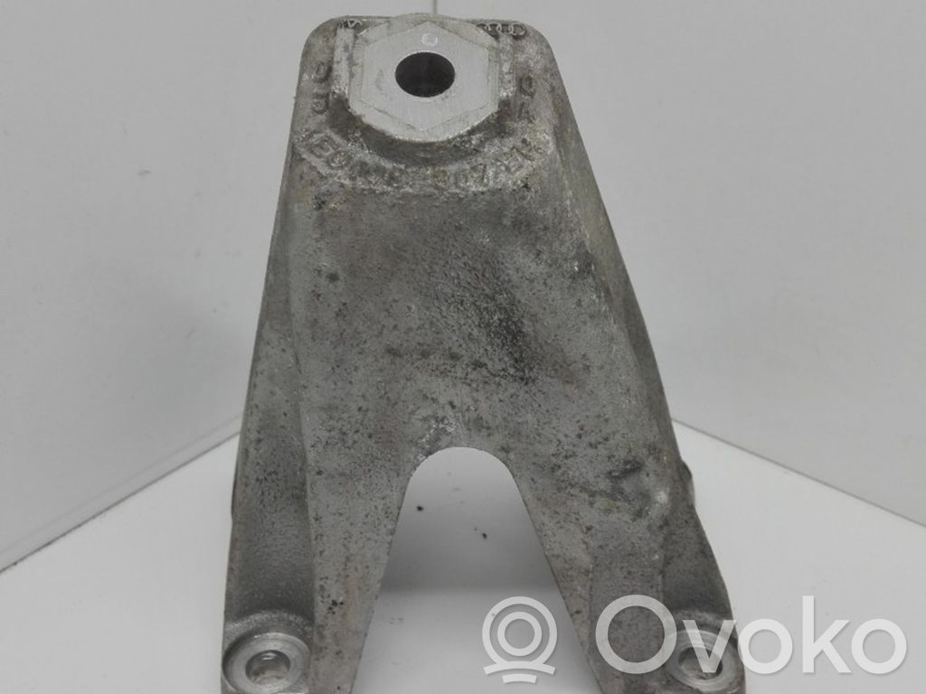 Audi A8 S8 D3 4E Engine mounting bracket 