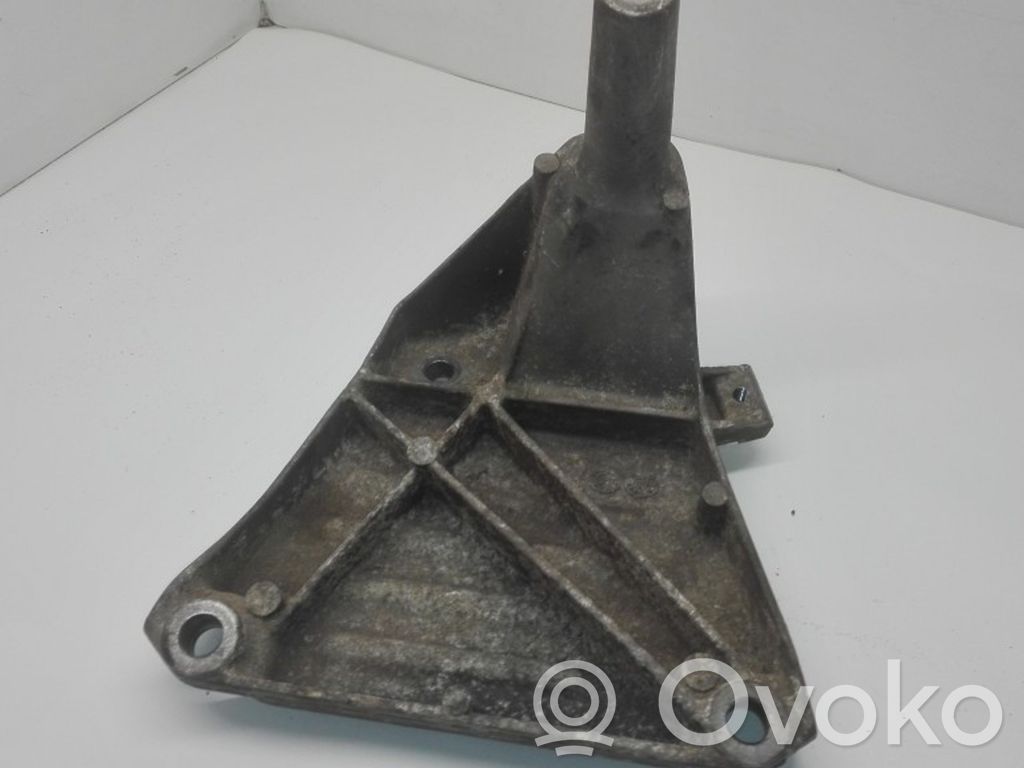 Audi A8 S8 D3 4E Engine mounting bracket 