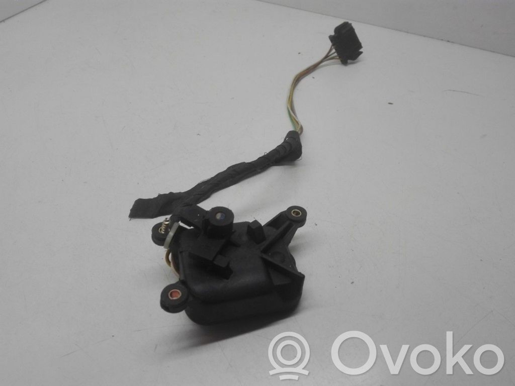 Audi A4 S4 B5 8D Silniczek nagrzewnicy 
