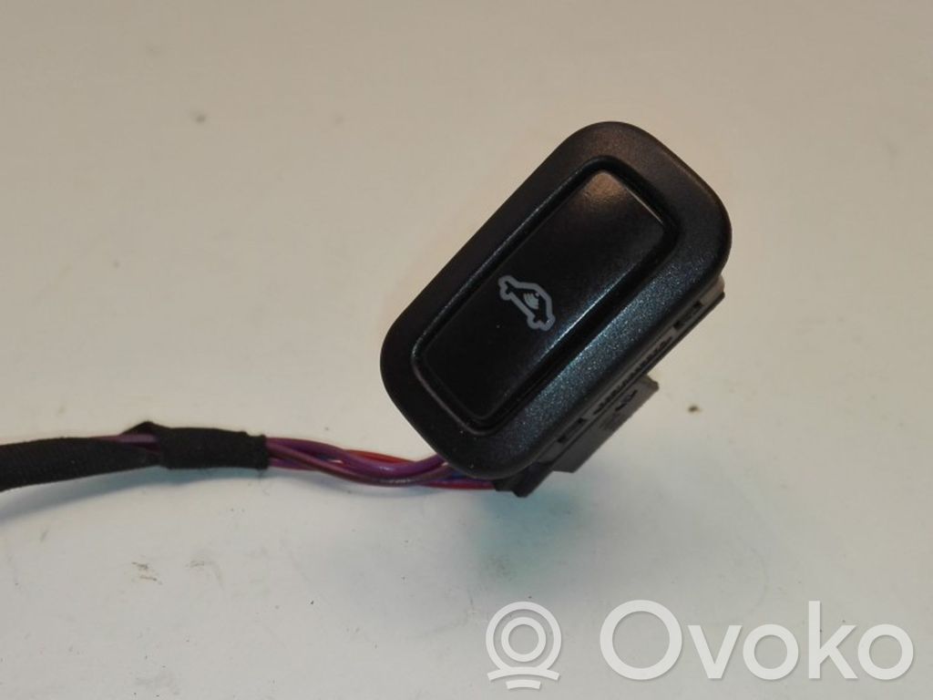 Volkswagen PASSAT B6 Interruptor de la alarma 