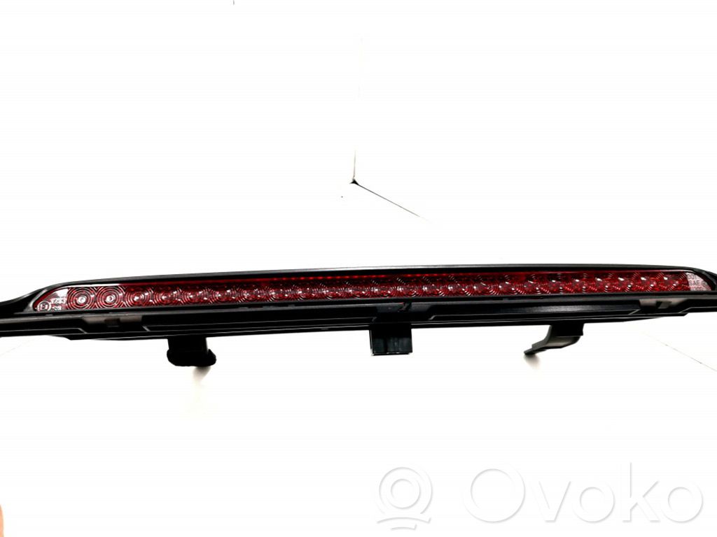 Volkswagen Phaeton Third/center stoplight 