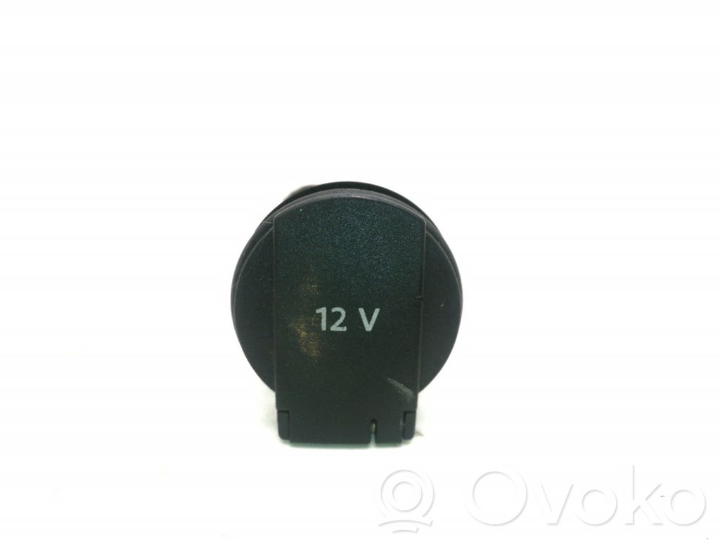 Audi A8 S8 D3 4E Gniazdo 12V tylne 