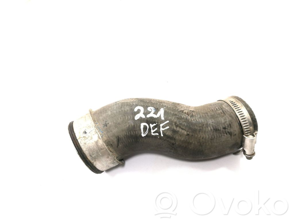 Volkswagen Touareg I Intercooler hose/pipe 