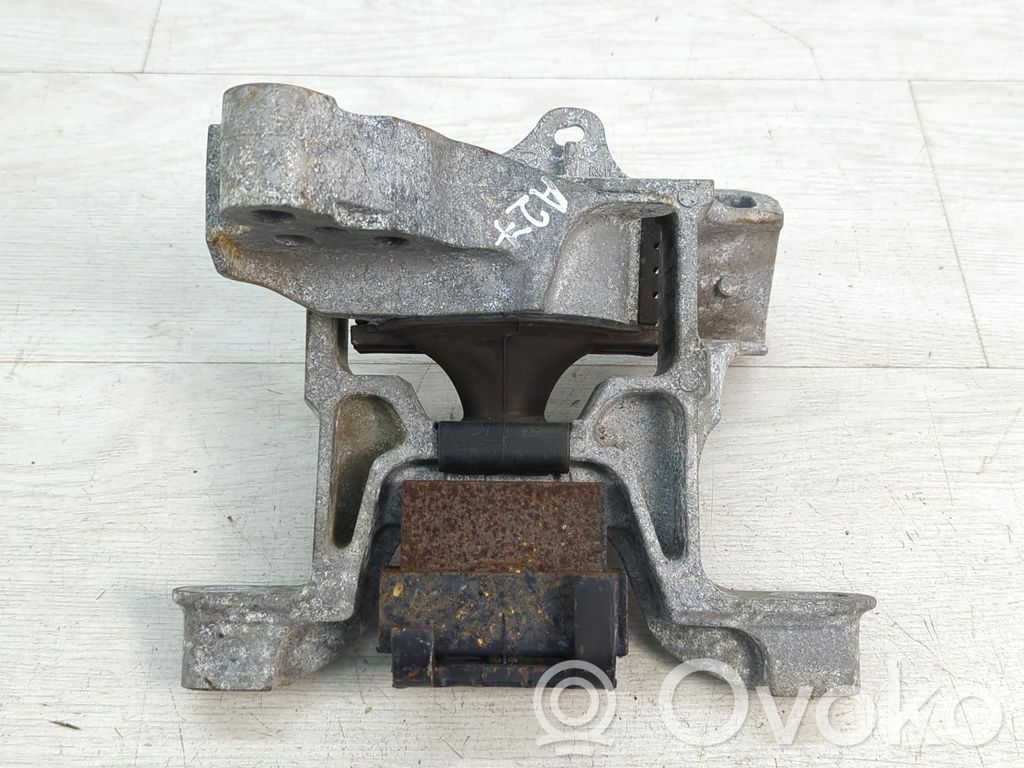 Mazda CX-3 Engine mount bracket 