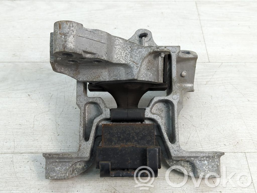 Engine mount bracket   K3811