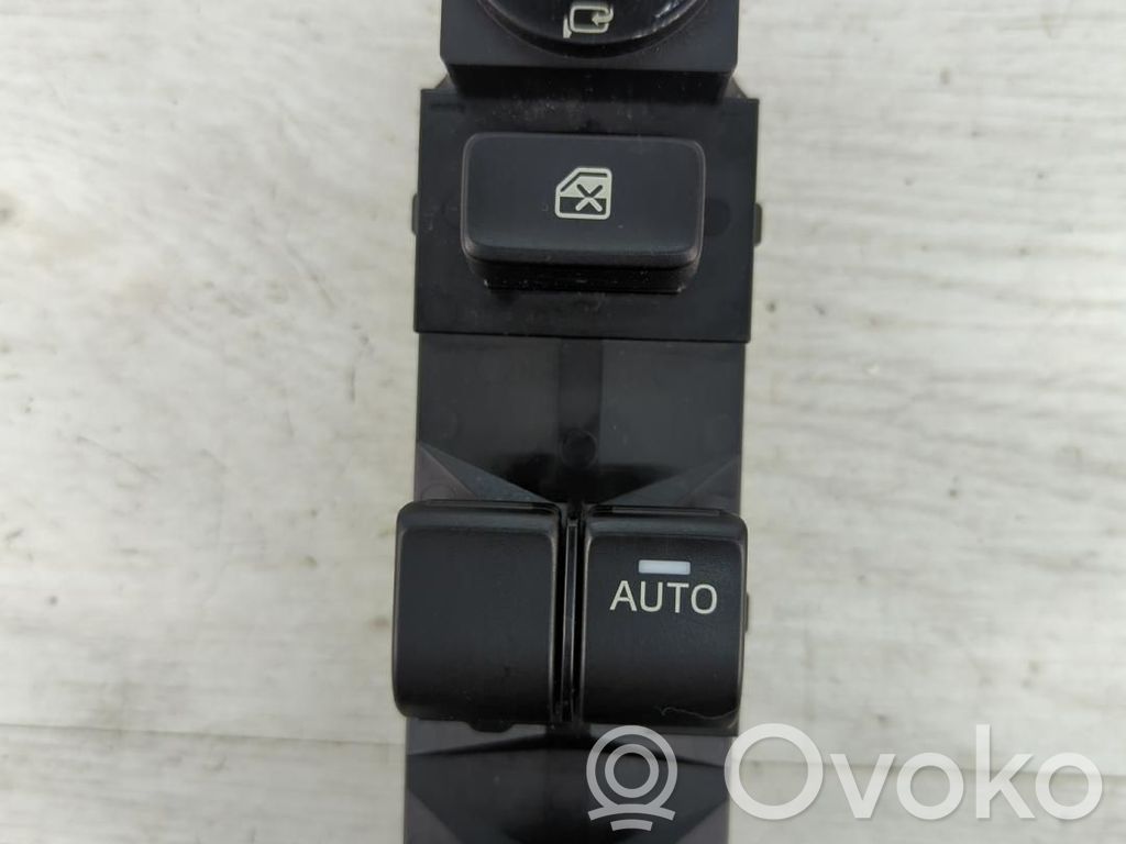 Mazda CX-3 Electric window control switch 