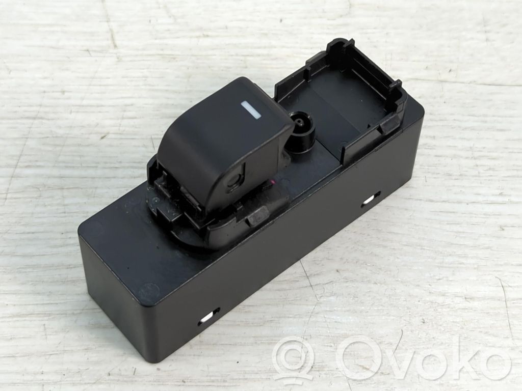 Electric window control switch   GKL166370A