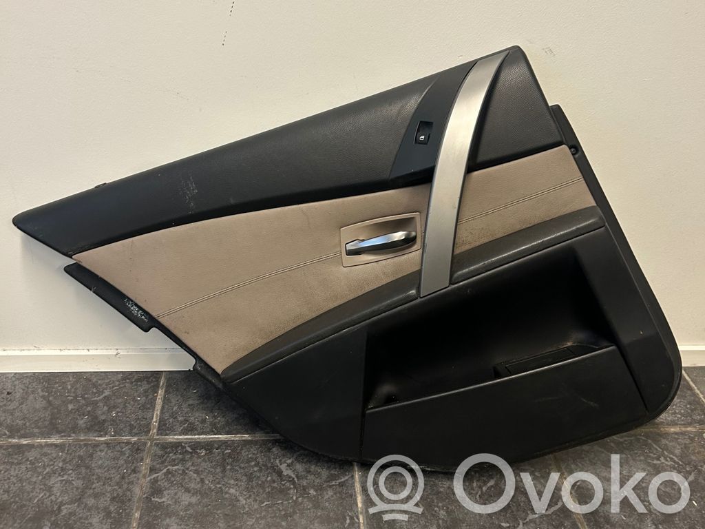 Apšuvums aizmugurējām durvīm   E344945SW