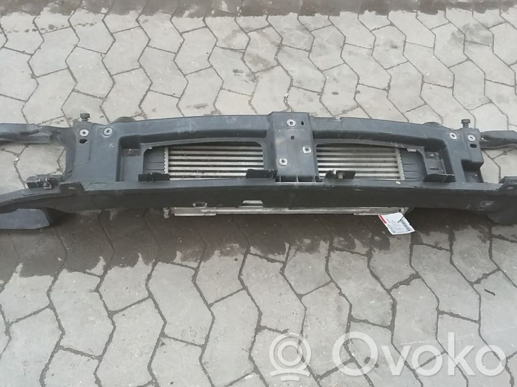 Nissan Primastar Pas przedni 