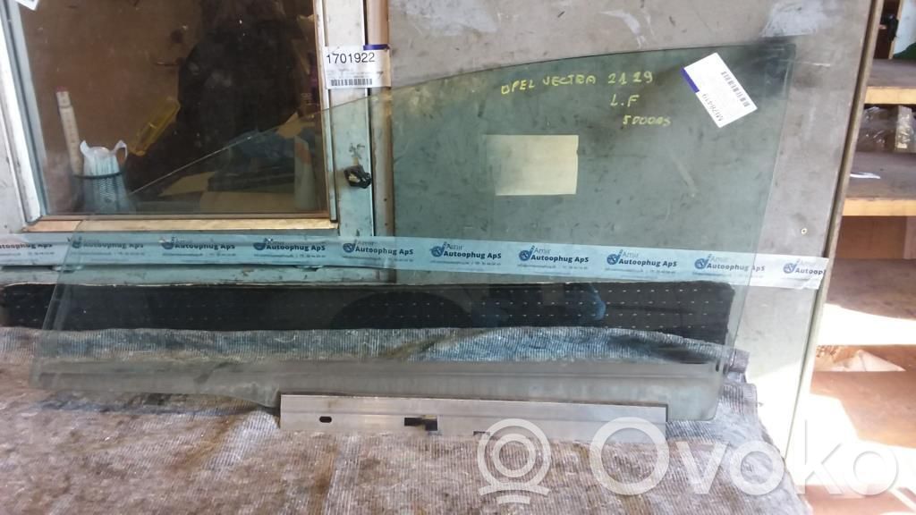Opel Vectra C Moulures des vitres de la porte avant