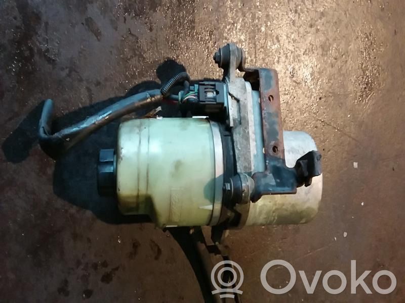 Bomba de dirección hidráulica   1545071