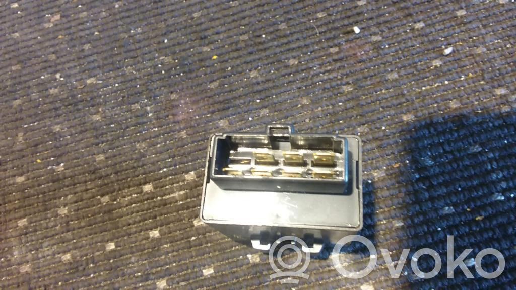 KIA Rio Oven keskuslukituksen ohjausyksikön moduuli 