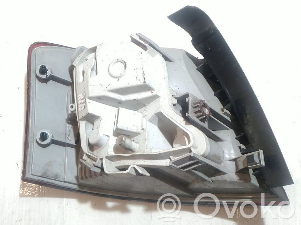 Lampa tylna   8E9945096E
