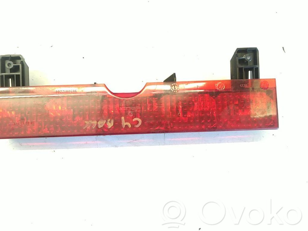 Third/center stoplight   6351V2