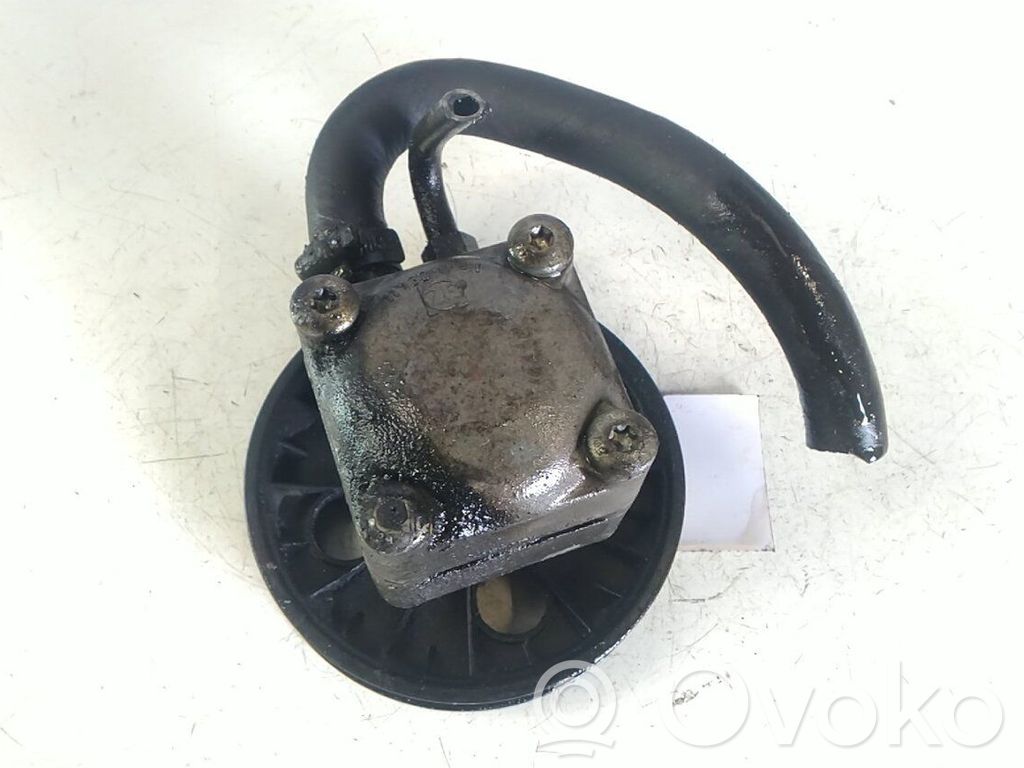 Ohjaustehostimen pumppu   8251957