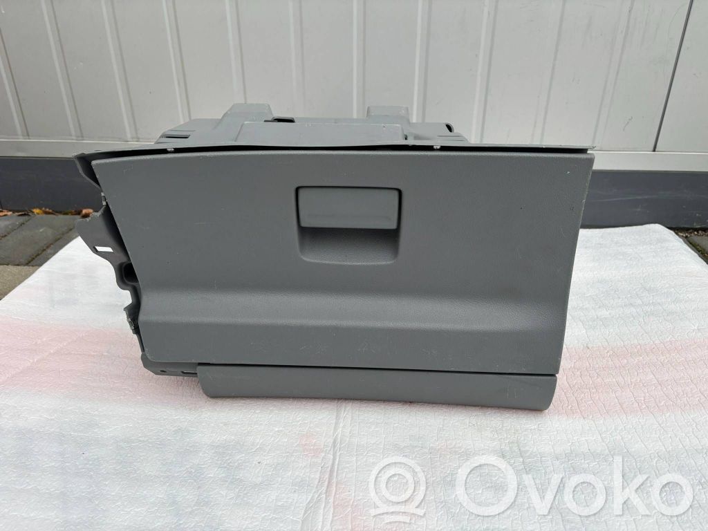Ford S-MAX Glove box 