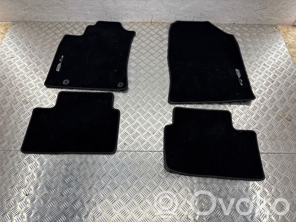 Juego de alfombras de coche