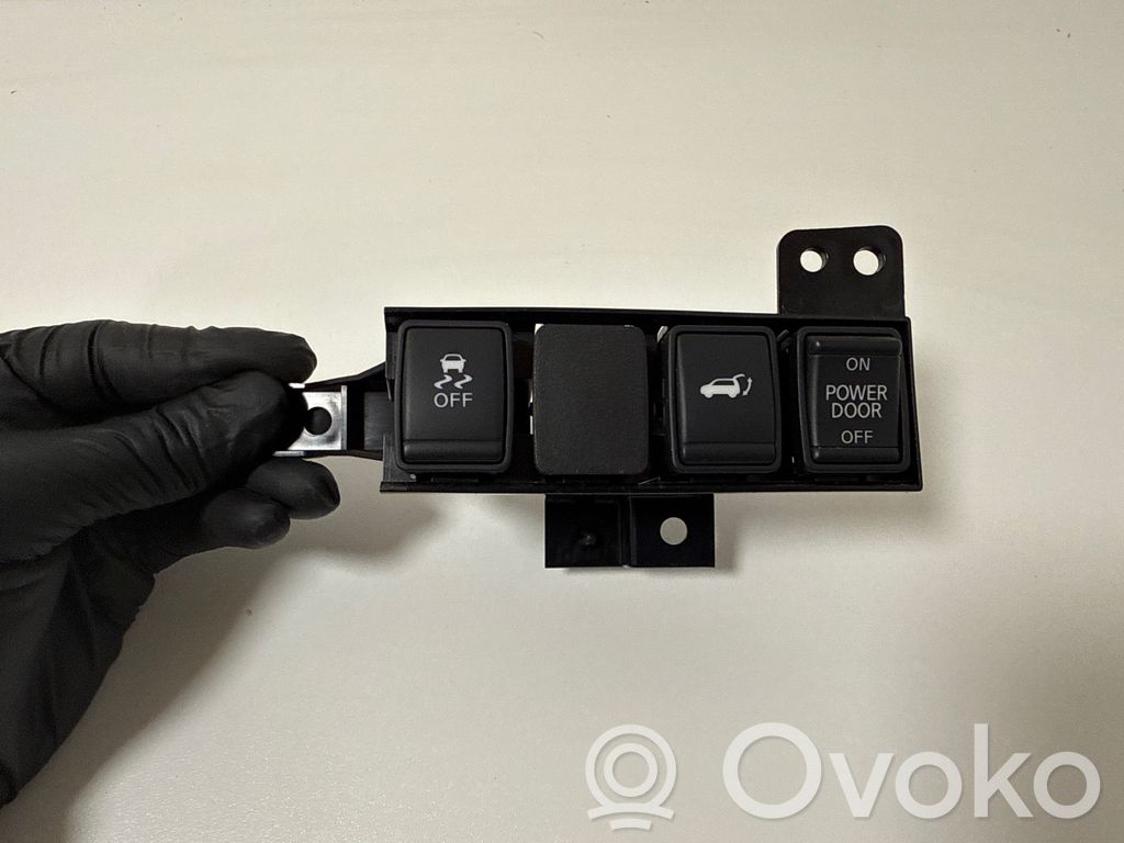 Nissan X-Trail T32 A set of switches 