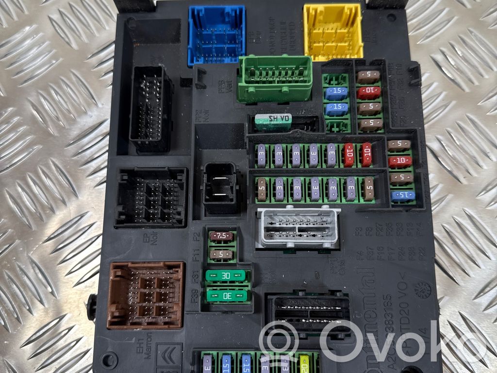 Peugeot 308 Fuse module 