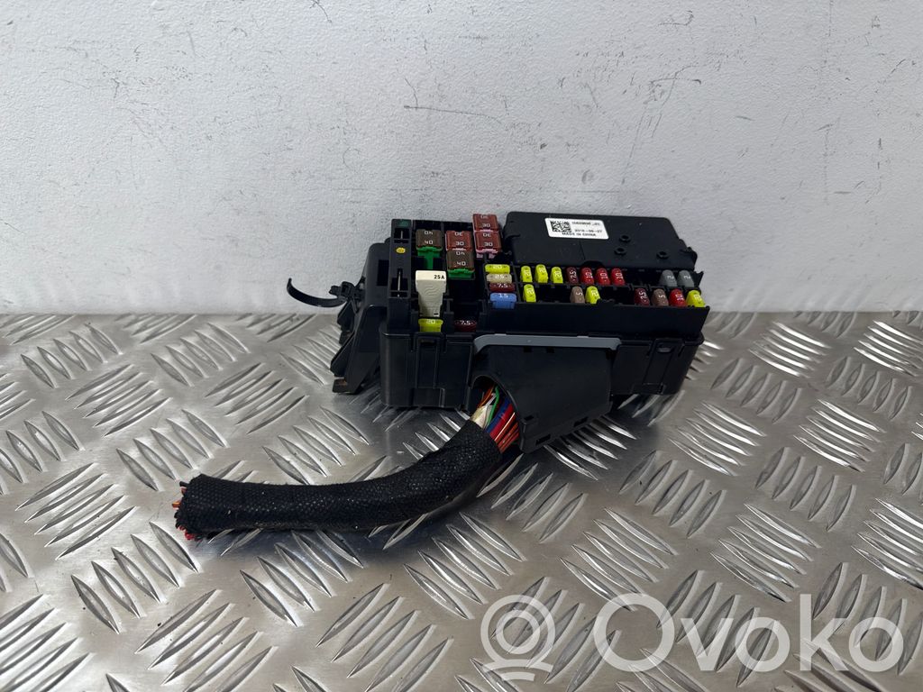 Opel Astra K Módulo de fusible 